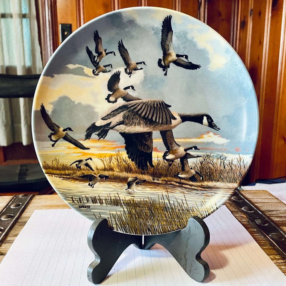 Vintage Wildlife Geese Scene Decorative China, collectible.
